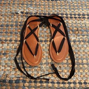 Black lace up Ssekos!